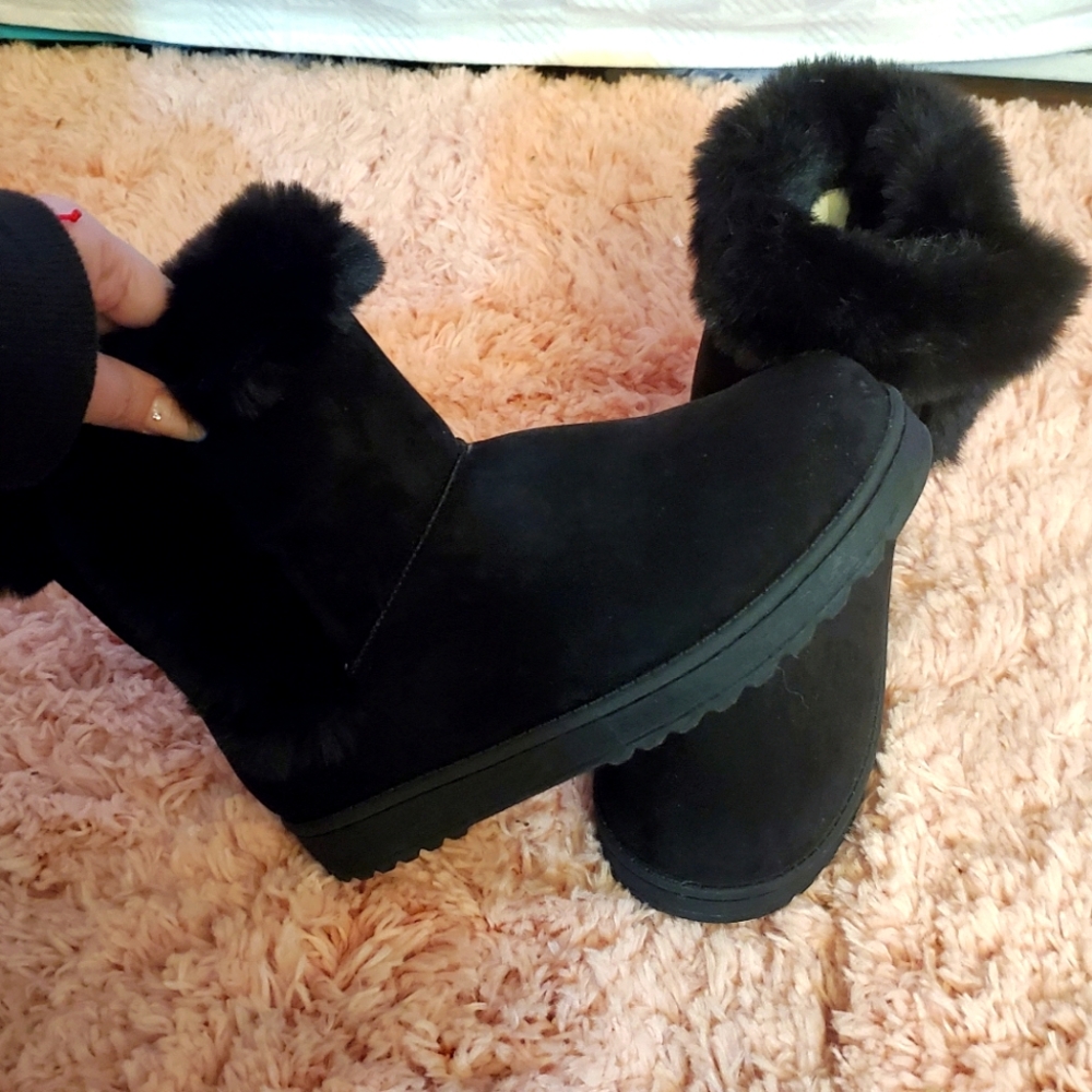 New warm fuzzy boots size 9